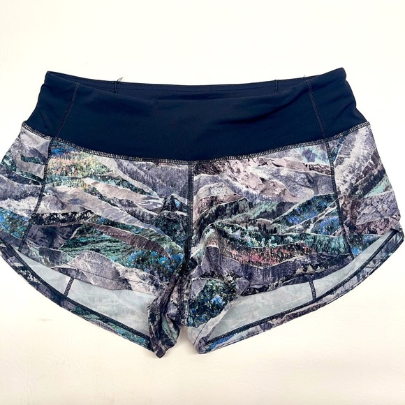 lululemon athletica Pants - Lululemon mountain print size 2